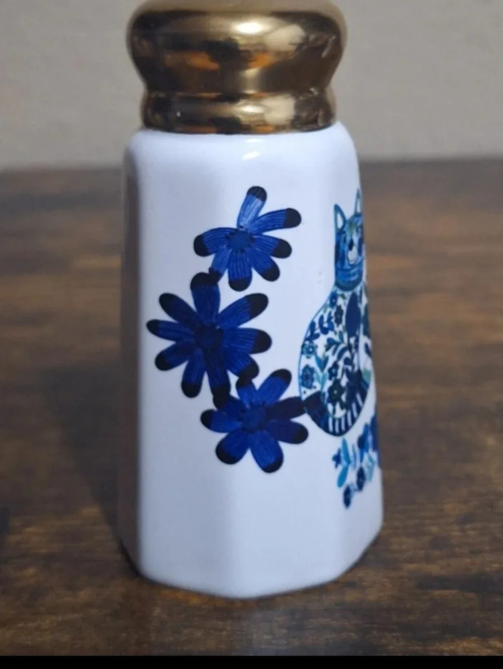 Cute One Hundred 80 Degrees Cats & Dogs Salt & Pepper Shakers Blue & White Gold